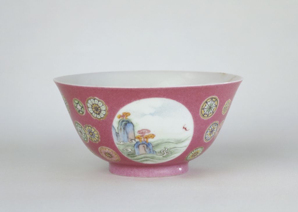 图片[1]-Carmine ground enamel flower-and-bird bowl-China Archive